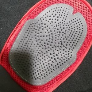 Dog grooming mitt